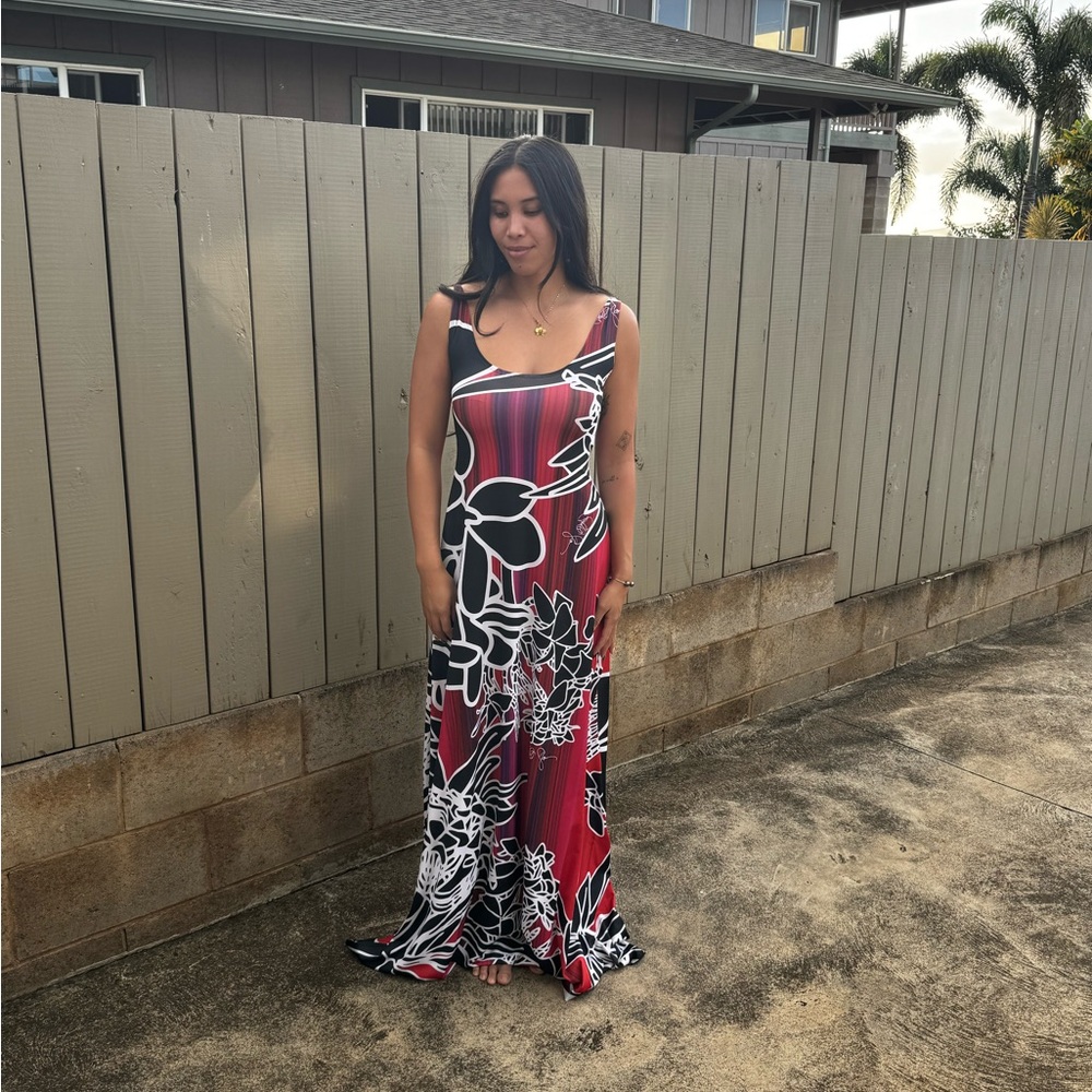 Chic Floral Maxi Dress in Red and Black